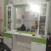 دکوراسیون ویترین آرایشگاه