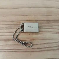 فلش مموری وریتی ۱۶ گیگ در حد نو