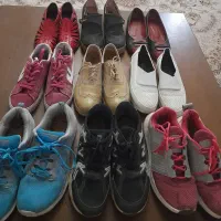 تعدادی کفش زنانه