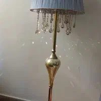 آباژور ایستاده