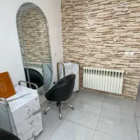 اجاره اتاق و صندلی و میزناخن در سالن زیبایی|اجارهٔ دفتر کار، اتاق اداری، مطب|تهران, فردوس|دیوار