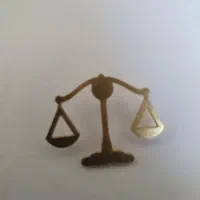 وکیل و داور در قراردادهای ملکی و مشارکت در ساخت