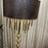 آباژور ایستاده