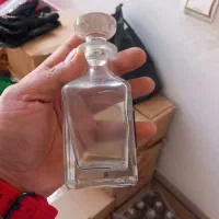 حدود ۲۰۰ عدد شیشه عطر فروشی