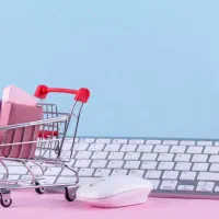 فروشنده و مدیر فروشگاه خانم