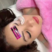 انجام خدمات لیفت و اکستنشن مژه۳۸۵تومن