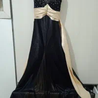 مقداری لباس تمیز ومرتب|لباس|نیشابور, گنبد سبز|دیوار