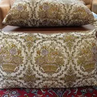سه عدد پشتی