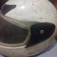 کلاه کاسکت فک دار کار کرده