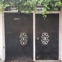 فروش درب بزرگ ماشین رو با چارچوب