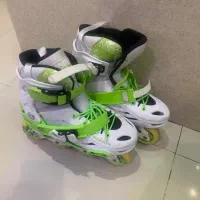 کفش اسکیت به همراه کیف و کلاه و لوازم ایمنی