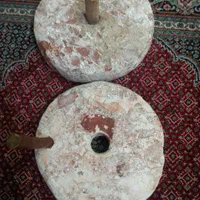 اسیاب سنگی دستی (دستار)|کلکسیون اشیاء عتیقه|قم, نیروگاه|دیوار