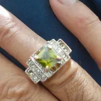 انگشتر نگین دار