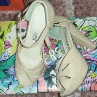 لباس زنانه|لباس|شاهینشهر, عطار|دیوار