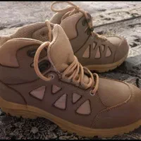 کفش کوهنوردی و صحرا نوردی سایز ۴۰
