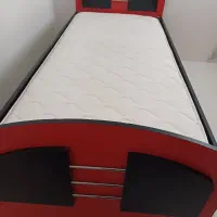 تخت خواب وکمد