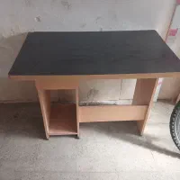 میز کامپیوتر کاملا سالم درحد نو