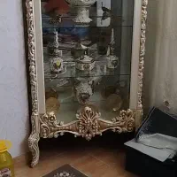 یک عدد بوفه چوب کنده کاری شده کرمی