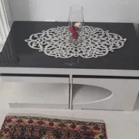 تخت دونفره ومیز جلو مبلی