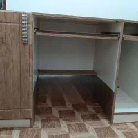 میز تحریر و کامپیوتر