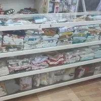 ویترین شیشه ای، میز mdf، کولر گازی اسپیلت 36 هزار