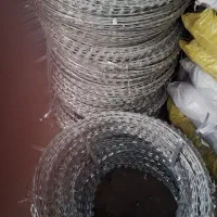 انواع تور فنس باغی(پایه سیمانی)|خدمات باغبانی و درختکاری|کرمانشاه, |دیوار