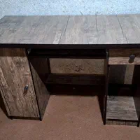 میز کامپیوتر در حد نو