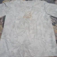 یک عدد تیشرت