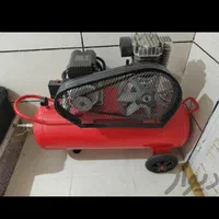 نقاشی ورنگ پاشی ماشین دیوار  درب های بزرگ