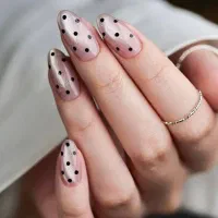 تخفیفات ویژه آموزش هنرجو و کاشت ناخن با متد روز