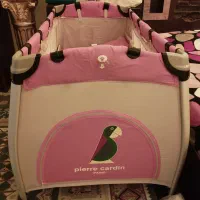 تخت کنار مادر