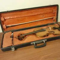 ویولون حدود 100 سال پیش طرح استرادیواریوس