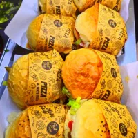 نیازمند همکار اقا در فست فود