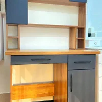 میز تحریر و کتابخانه