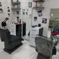 دکور ارایشگاه مردانه بسیار تمیز