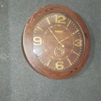 ساعت دیواری سالم با خط و خش جزئی