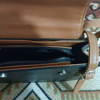کیف|کیف، کفش، کمربند|کبودرآهنگ, |دیوار
