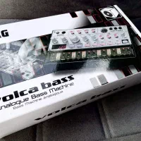 سینتی سایزر korg volca bass