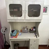 کتابخانه و میز تحریر