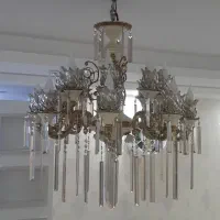 لوستر کاملن نو می باشد برنز  هشت شاخه  شانزده چراغ