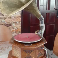 گرامافون مستروویس سگ نشان