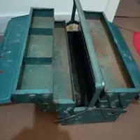 جعبه ابزار آهنی و2چار پاریه وقفلوغیره