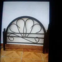 تخت فلزی