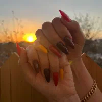 کاشت ناخن و مژه و فیشیال تخصصی صورت