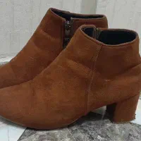 تعدادی کفش زنانه