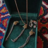 نیم ست گوشواره گردنبند و انگشتر