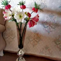 گلدان شیشه ای  کنارسالنی با6عددگل