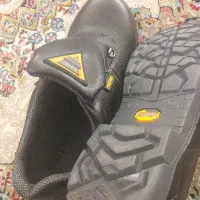 کفش ایمنی|کیف، کفش، کمربند|مشهد, حضرت حجت|دیوار