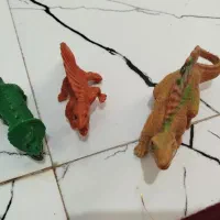 سه عدد فیگور دایناسور
