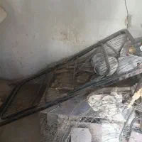 تعدادی وسایل خانه به فروش میرسد